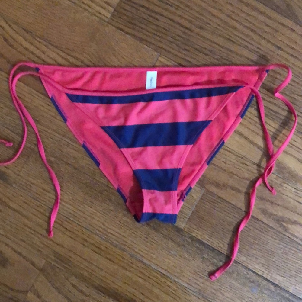 Never worn (tags off) Gap body bikini bottoms